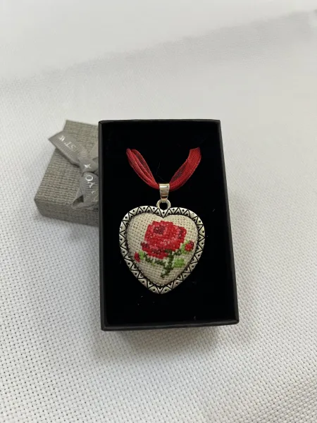 Колие българска роза - Сърце
